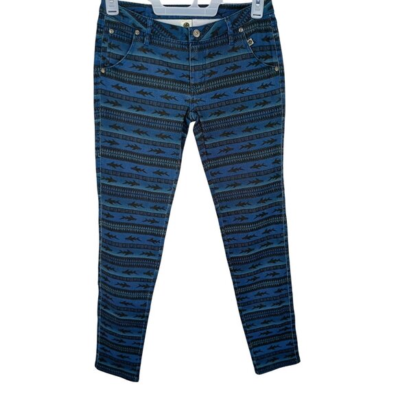 Maui and Sons Women's Blue‎ Black Denim Shark Tribal Print Jeans Size Small - Picture 1 of 6
